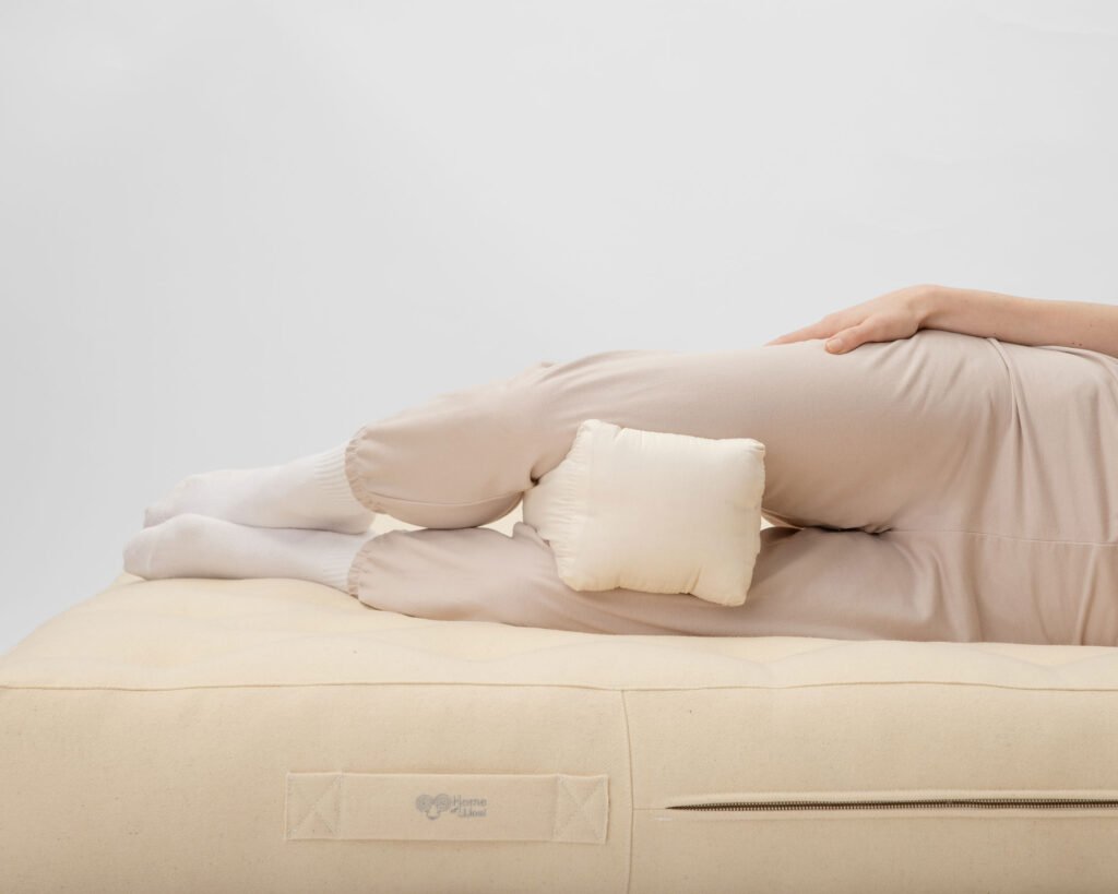 Wool knee pillow with rounded edges